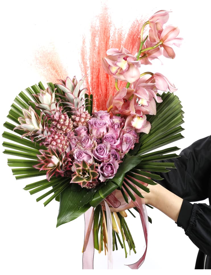 Deluxe Bouquet & Pink Pineapple Mix