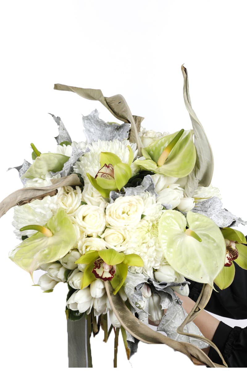Deluxe Bouquet & Elegant White Anastasia