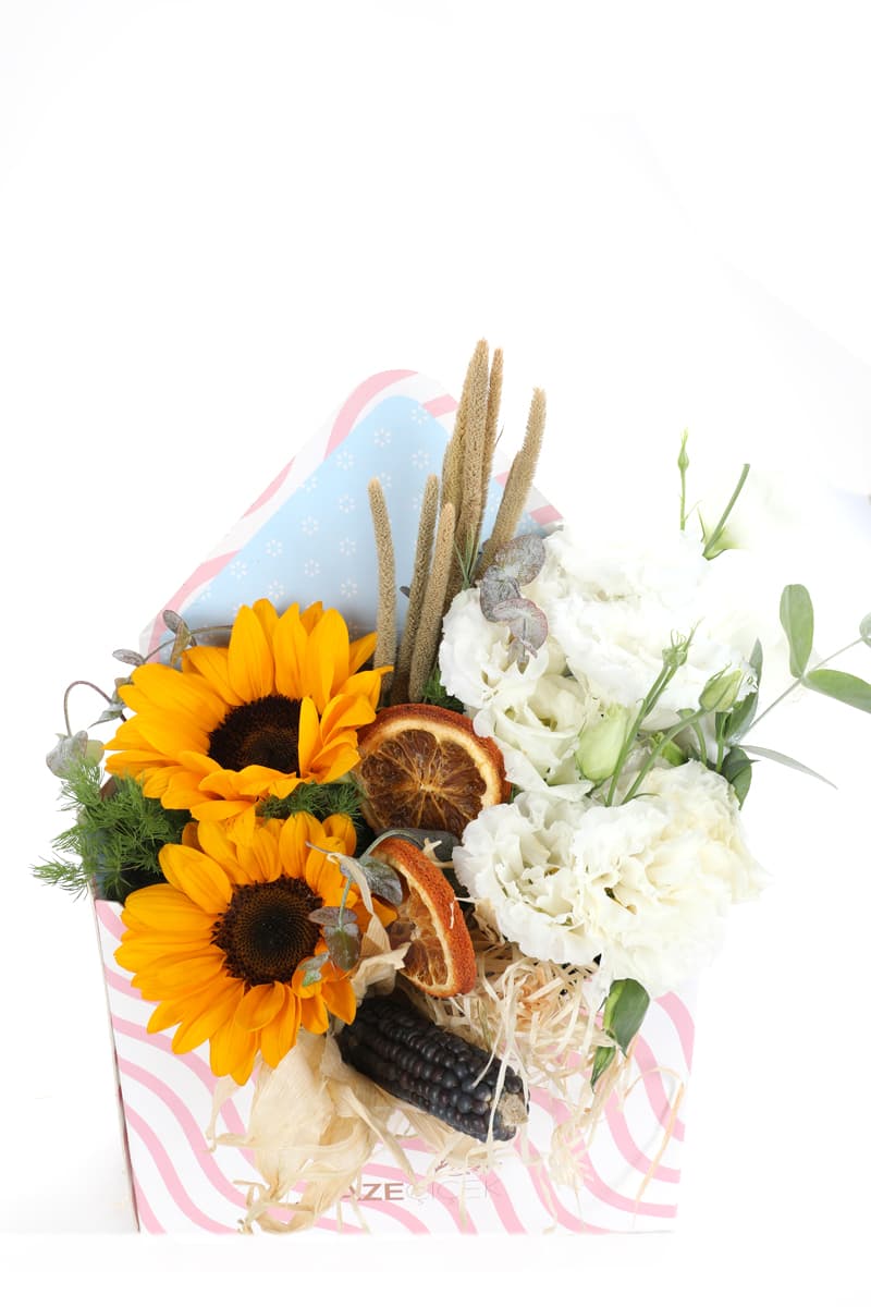 Letter Box & Full in Seasonal Flower
