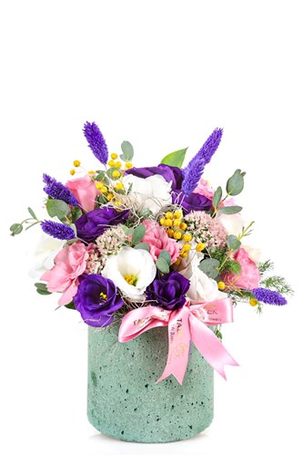 Naive Flower Arrangement