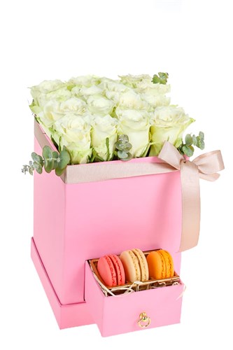 White Rose İn Pink Box Makaron