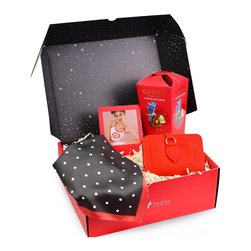 Kırmızı Cüzdan & Fular & Çerçeve & Godiva Çikolata