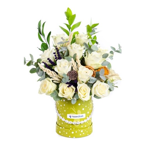 Timeless Love Kutuda Beyaz Güller